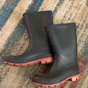 Boys rain boots. Size 2. Worn once for a Halloween costume.